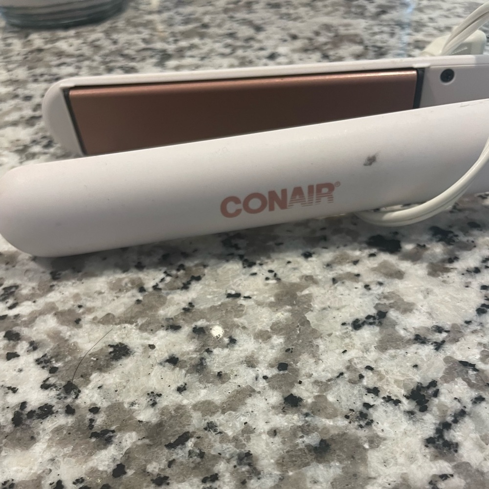 Conair White Flat Iron